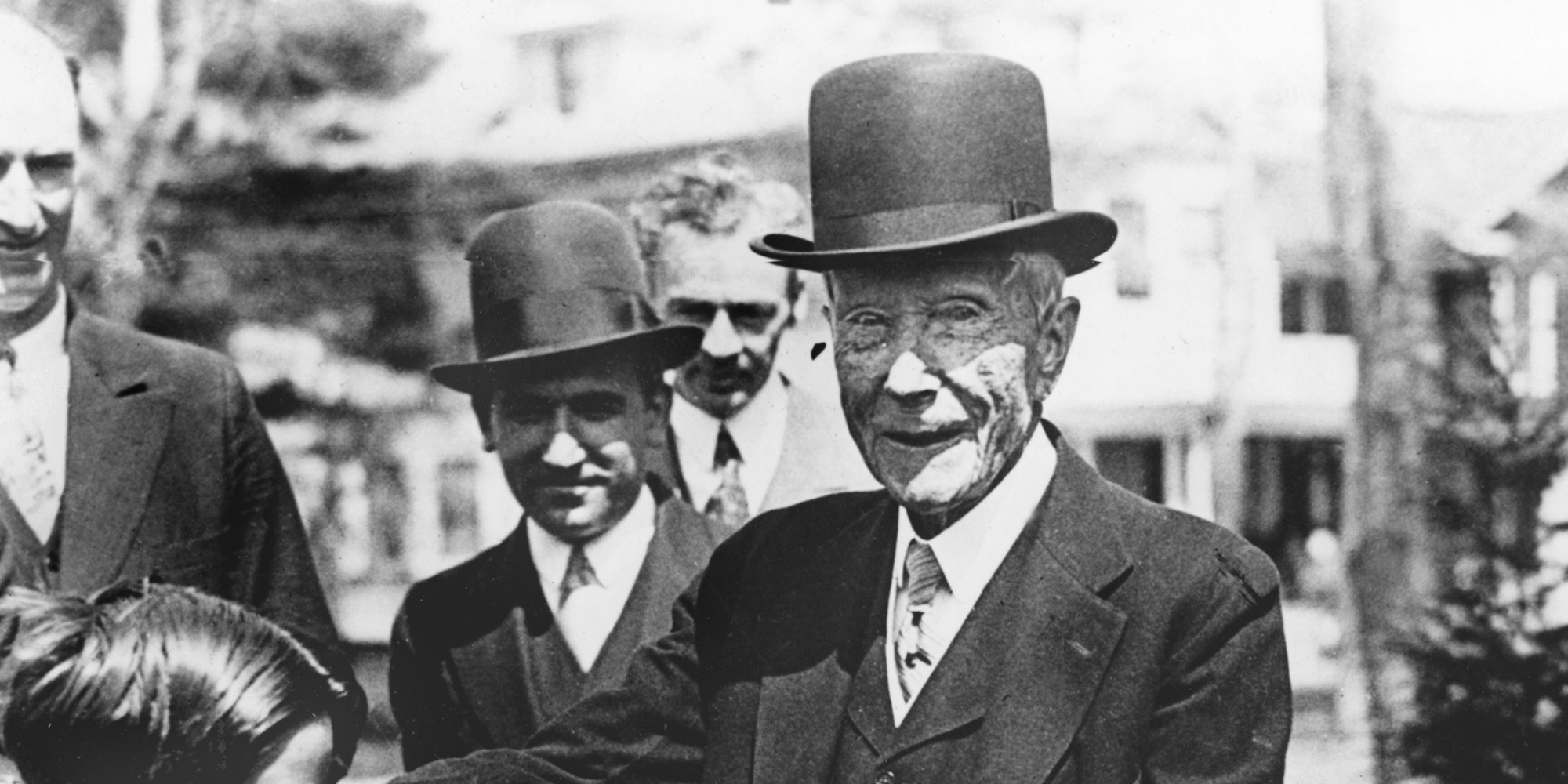 Biografía] John D. Rockefeller: el hombre que regaló la fortuna más grande  de la historia - Tentulogo